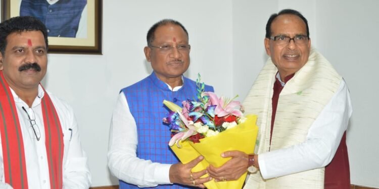 रायपुर : छत्तीसगढ़ के मुख्यमंत्री  विष्णुदेव साय ने आज नई दिल्ली स्थित कृषि भवन में केंद्रीय कृषि एवं ग्रामीण विकास मंत्री  शिवराज सिंह चौहान से सौजन्य मुलाकात की