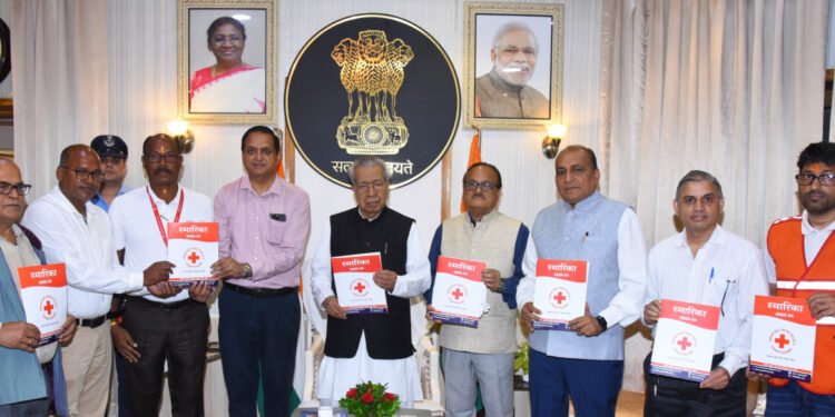 रायपुर : राज्यपाल हरिचंदन ने किया छत्तीसगढ़ रेडक्रॉस इकाई की स्मारिका का विमोचन 1 रायपुर : राज्यपाल  हरिचंदन ने किया छत्तीसगढ़ रेडक्रॉस इकाई की स्मारिका का विमोचन