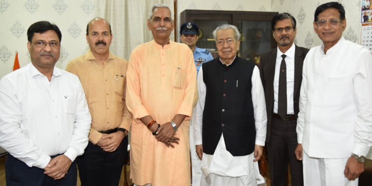रायपुर : राज्यपाल  हरिचंदन से विभिन्न विश्वविद्यालयों के कुलपतियों ने की सौजन्य मुलाकात