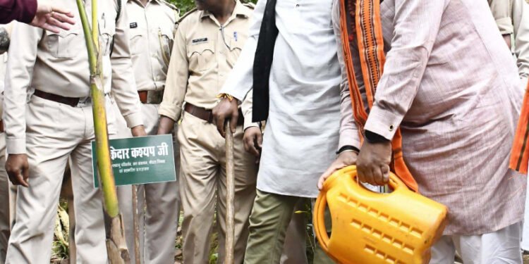 रायपुर : वन मंत्री केदार कश्यप अंतर्राष्ट्रीय बाघ दिवस पर आयोजित कार्यक्रम में मुख्य अतिथि के रूप में शामिल हुए 1 रायपुर : वन मंत्री  केदार कश्यप अंतर्राष्ट्रीय बाघ दिवस पर आयोजित कार्यक्रम में मुख्य अतिथि के रूप में शामिल हुए