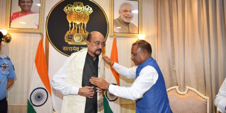 रायपुर : मनोनीत राज्यपाल  रमेन डेका से मुख्यमंत्री  साय ने प्रदेश के विकास पर की चर्चा