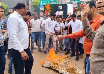 युवा मोर्चा ने किया राहुल गांधी का पुतला दहन 9 युवा मोर्चा ने किया राहुल गांधी का पुतला दहन