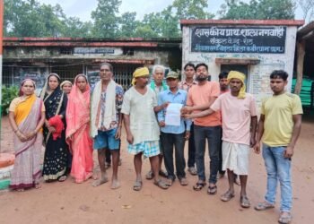 कवर्धा रेंगाखारकला आदिवासी युवा नेता कामू बैगा वनांचल रेंगाखारकला के दौरे पर रहे, अलग अलग गांव पहुंच लोगों से मुलाकात कर समस्याओं को जाना 7 कवर्धा रेंगाखारकला आदिवासी युवा नेता कामू बैगा वनांचल रेंगाखारकला के दौरे पर रहे, अलग अलग गांव पहुंच लोगों से मुलाकात कर समस्याओं को जाना