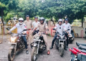 कवर्धा शहर में यातायात व्यवस्था दुरूस्थ करने यातायात पुलिस का बाईक पेट्रोंलिग अभियान शुरू