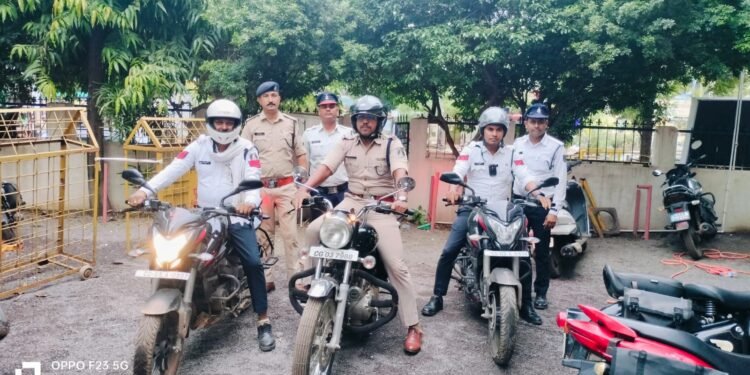 कवर्धा शहर में यातायात व्यवस्था दुरूस्थ करने यातायात पुलिस का बाईक पेट्रोंलिग अभियान शुरू 1 कवर्धा शहर में यातायात व्यवस्था दुरूस्थ करने यातायात पुलिस का बाईक पेट्रोंलिग अभियान शुरू