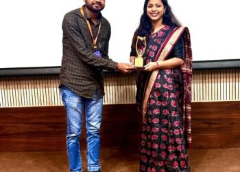 नई दिल्ली में यूथ पार्लियामेंट अवार्ड से सम्मानित हुए जिले के पत्रकार संजय यादव