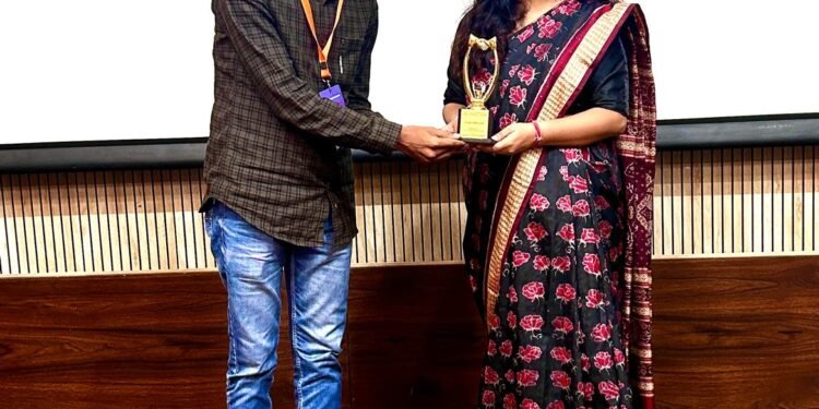 नई दिल्ली में यूथ पार्लियामेंट अवार्ड से सम्मानित हुए जिले के पत्रकार संजय यादव