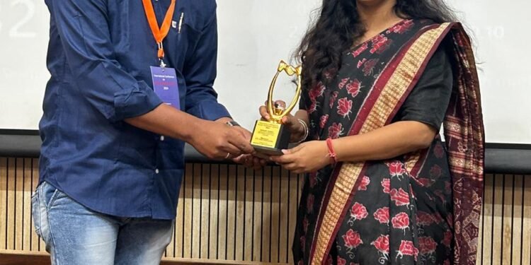 नई दिल्ली में चमका रायपुर का सुमन्त, इंटरनेशनल कॉन्फ्रेंस में मिला अवार्ड 1 नई दिल्ली में चमका रायपुर का सुमन्त, इंटरनेशनल कॉन्फ्रेंस में मिला अवार्ड