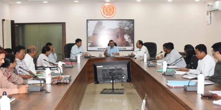 कलेक्टर  जनमेजय महोबे ने भोरमदेव पदयात्रा को भव्य रूप देने के लिए अधिकारियों को सौंपे दायित्व
