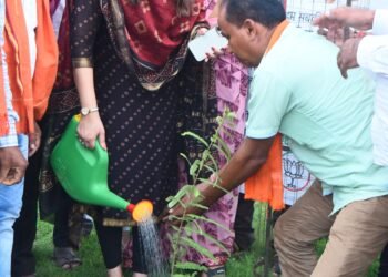 *एक पेड़ माँ के नाम अभियान के तहत पंडरिया विधानसभा में लगाएं जाएंगे 51,000 पौधे,विधायक भावना बोहरा ने शुरू की मुहिम* 5 *एक पेड़ माँ के नाम अभियान के तहत पंडरिया विधानसभा में लगाएं जाएंगे 51,000 पौधे,विधायक भावना बोहरा ने शुरू की मुहिम*