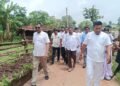 कांग्रेस की जांच समिति पहुँचे सोनवाही डायरिया से मृतक परिवार से  की मुलाकात