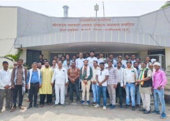 भोरमदेव शक्कर कारख़ाना प्रबंधन और सरकार के ख़िलाफ़ युवा कांग्रेस ने किसानों के साथ मिलकर खोला मोर्चा किसानों सहित उनके परिवार के बेरोज़गार युवाओं के साथ हो रहे धोखे व कारख़ाने में व्याप्त भ्रष्टाचार गंदी राजनीति के विरोध में सोपा निम्नलिखित बिंदुओं पर ज्ञापन 1 भोरमदेव शक्कर कारख़ाना प्रबंधन और सरकार के ख़िलाफ़ युवा कांग्रेस ने किसानों के साथ मिलकर खोला मोर्चा किसानों सहित उनके परिवार के बेरोज़गार युवाओं के साथ हो रहे धोखे व कारख़ाने में व्याप्त भ्रष्टाचार गंदी राजनीति के विरोध में सोपा निम्नलिखित बिंदुओं पर ज्ञापन