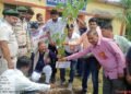 माननीय  संतोष पांडेय, सांसद, लोकसभा क्षेत्र राजनांदगांव के द्वारा शासकीय पॉलिटेक्निक, कबीरधाम में एक-पेड़ मॉं-के-नाम Plant4Mother   अभियान के तहत किया गया वृक्षारोपण