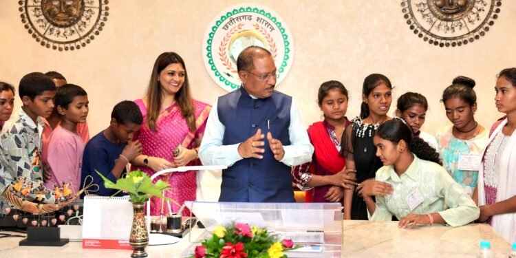 विधायक भावना बोहरा के साथ ग्राम सेमरहा के बच्चे पहली बार पहुंचे विधानसभा, मुख्यमंत्री एवं विधानसभा अध्यक्ष से की मुलाकात