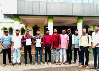 बैगा विशेष पिछड़ी जनजाति परिवारों का सोनवाही झलमला में अकाल मृत्यु को देखते हुए ऐसी घटनाएं अन्य ब्लॉकों में निवासरत बैगा जनजाति परिवारों में न हो, इसके लिए सर्व विशेष पिछड़ी जनजाति समाज कल्याण समिति के प्रदेश अध्यक्ष उदय पण्डो के नेतृत्व में  18 सूत्रीय मांगों को लेकर कलेक्टर को सौंपा ज्ञापन