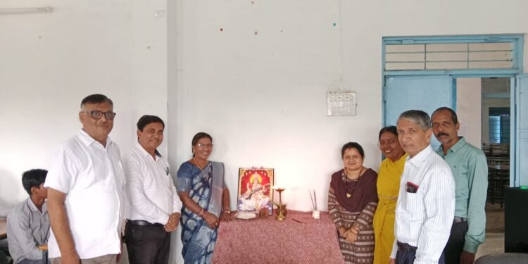 शासकीय हाई स्कूल कैलाश नगर कवर्धा में गुरु पूर्णिमा पर्व मनाया