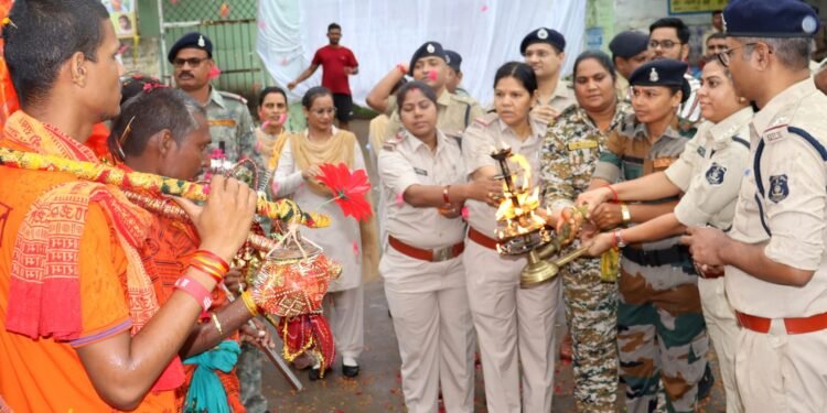 अमरकंटक से 150 किलोमीटर पदयात्रा कर पहली जत्था पहुंची कवर्धा, पुलिस अधीक्षक सहित अधिकारी-जवान, जनप्रतिनिधियों, नागरिकों ने किया भव्य स्वागत 1 अमरकंटक से 150 किलोमीटर पदयात्रा कर पहली जत्था पहुंची कवर्धा, पुलिस अधीक्षक सहित अधिकारी-जवान, जनप्रतिनिधियों, नागरिकों ने किया भव्य स्वागत