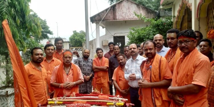 अमरकंटक से जल लेकर आ रहे कावड़ पद यात्रियों का रास्ते के गांवों में किया जा रहा है स्वागत