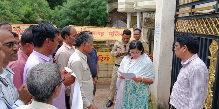 नगर पालिका व नगर पंचायत कर्मचारियों ने किया एक दिवसीय हड़ताल 1 नगर पालिका व नगर पंचायत कर्मचारियों ने किया एक दिवसीय हड़ताल