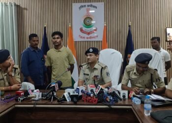 कवर्धा ब्रेकिंग – दो खुंखार नक्सलियों ने एक बार फिर किया आत्मसमर्पण, एसपी डॉ अभिषेक पल्लव ने किया बड़ा खुलासा