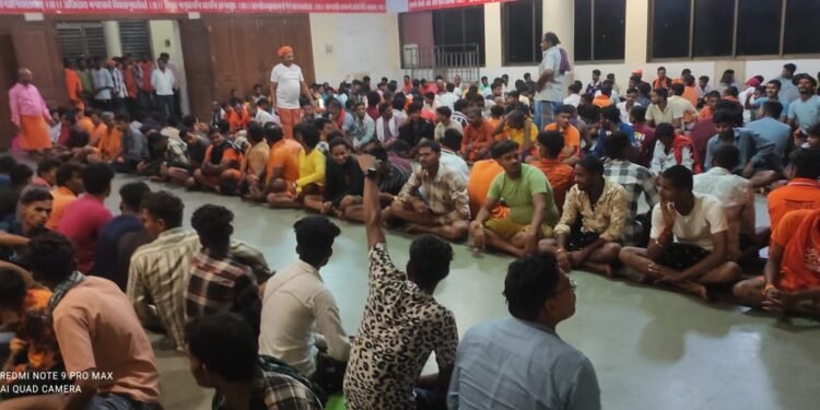 अमरकंटक से मां नर्मदा का जल लेकर, बोल-बंम का नारा लगाते हुए धर्मनगरी कवर्धा की ओर बढ़ रहे कांवडियां 1 अमरकंटक से मां नर्मदा का जल लेकर, बोल-बंम का नारा लगाते हुए धर्मनगरी कवर्धा की ओर बढ़ रहे कांवडियां