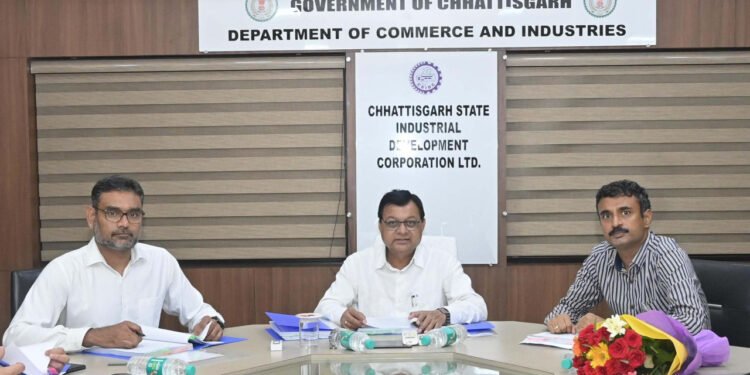 रायपुर : प्रदेश में नवीन औद्योगिक क्षेत्र स्थापित करने पर जोर: उद्योग मंत्री  देवांगन