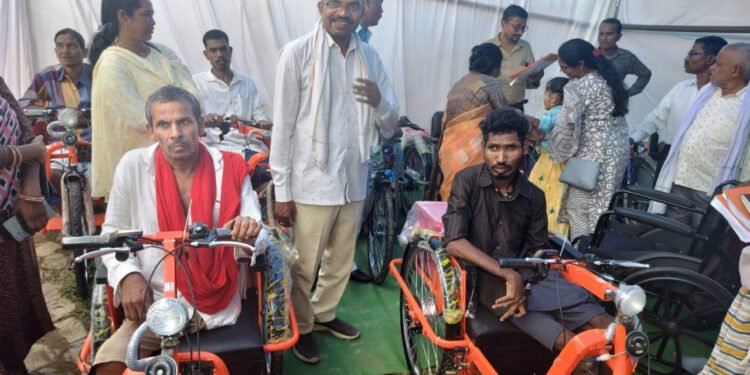 कोंडागांव : विधायक  उसेंडी ने दिव्यांग शिविर में 142 दिव्यांगजनों को किया उपकरणों का वितरण