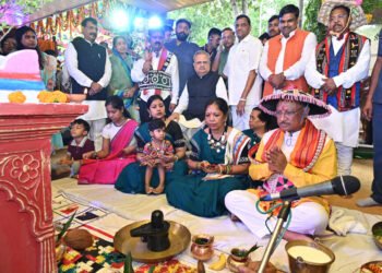 रायपुर : मुख्यमंत्री ने सपरिवार हरेली तिहार में की पूजा-अर्चना