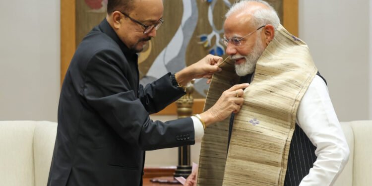 रायपुर : प्रधानमंत्री  नरेंद्र मोदी से राज्यपाल  रमेन डेका ने की सौजन्य मुलाकात