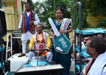 रायपुर : हरेली के अवसर पर मुख्यमंत्री ने किसानों को कृषि यंत्रों का वितरण किया