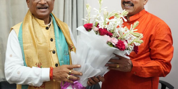 रायपुर : मुख्यमंत्री विष्णु देव साय ने मध्यप्रदेश के मुख्यमंत्री डॉ. यादव को दी रक्षाबंधन और सावन सोमवार की बधाई 1 रायपुर : मुख्यमंत्री  विष्णु देव साय ने मध्यप्रदेश के मुख्यमंत्री डॉ. यादव को दी रक्षाबंधन और सावन सोमवार की बधाई