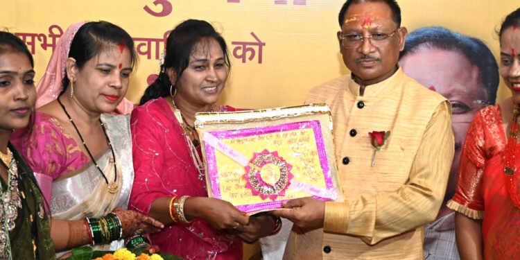 रायपुर : छत्तीसगढ़ सरकार ने बढ़ाया महिलाओं का मान मुख्यमंत्री विष्णु देव साय 1 रायपुर : छत्तीसगढ़ सरकार ने बढ़ाया महिलाओं का मान मुख्यमंत्री  विष्णु देव साय