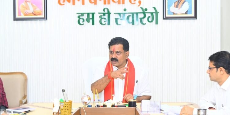 रायपुर : उपमुख्यमंत्री  विजय शर्मा ने भोरमदेव मंदिर रख-रखाव के संबंध में पुरातत्व विभाग के अधिकारियों के साथ की बैठक