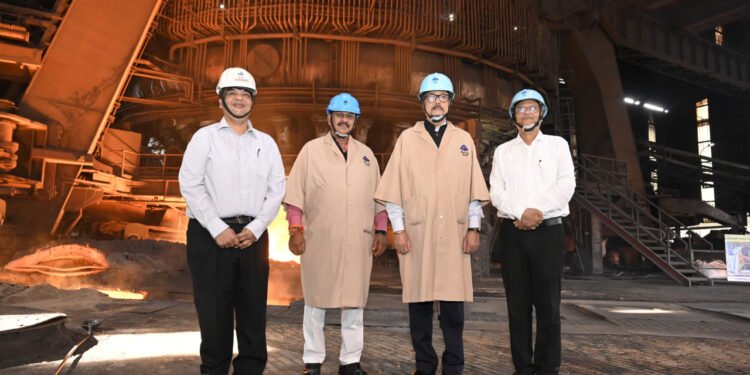 रायपुर : राज्यपाल ने भिलाई इस्पात संयंत्र का किया भ्रमण