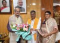 रायपुर : राज्यपाल  रमेन डेका से विधानसभा नेता प्रतिपक्ष  चरण दास महंत ने सौजन्य भेंट की
