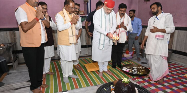 रायपुर : केन्द्रीय गृह मंत्री  अमित शाह ने महाप्रभु वल्लभाचार्य  के मुख्य प्राकट्य बैठक स्थल और चम्पेश्वर महादेव की पूजा-अर्चना की