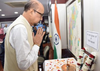 रायपुर : राजभवन कर्मी के आकस्मिक निधन पर राज्यपाल रमेन डेका ने दी श्रद्धांजलि