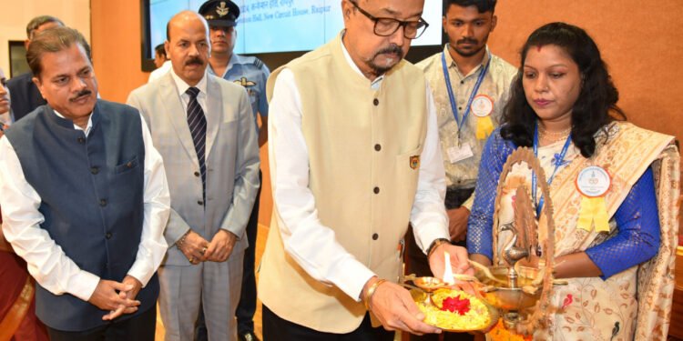 जलवायु परिवर्तन के प्रतिकूल प्रभावों का सामना करने के लिए ज्यादा सक्षम होना होगा-राज्यपाल रमेन डेका 1 जलवायु परिवर्तन के प्रतिकूल प्रभावों का सामना करने के लिए ज्यादा सक्षम होना होगा-राज्यपाल रमेन डेका