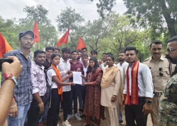 कालेज व विश्वविद्यालय में कराएं छात्रसंघ चुनाव