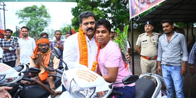 लोगों की सेवा और क्षेत्र विकास हमारी प्राथमिकता:- उपमुख्यमंत्री विजय शर्मा 1 लोगों की सेवा और क्षेत्र विकास हमारी प्राथमिकता:- उपमुख्यमंत्री विजय शर्मा