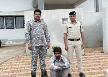 01 वर्ष से फरार गांजा तस्करी के आरोपी को चिल्फी पुलिस द्वारा हाथरस (उ. प्र.) से किया गया गिरफ्तार