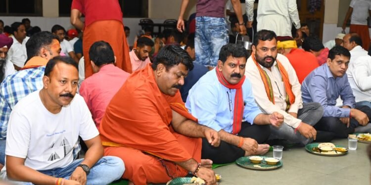 उपमुख्यमंत्री  विजय शर्मा आज कावड़ियों के बीच पहुँचे अमरकंटक