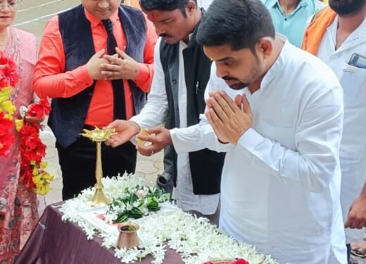 ग्राम धरमपुरा के डीव्हीए स्कूल जनपद उपाध्यक्ष डॉ. वीरेन्द्र साहू ने किया ध्वजा रोहण 1 ग्राम धरमपुरा के डीव्हीए स्कूल जनपद उपाध्यक्ष डॉ. वीरेन्द्र साहू ने किया ध्वजा रोहण