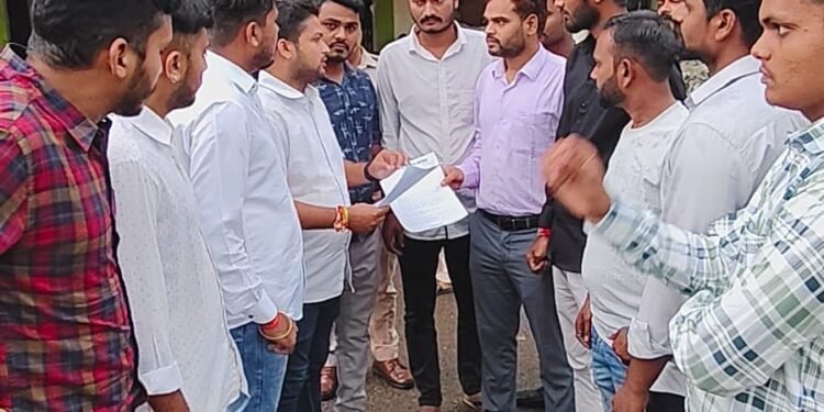 भिलाई विधायक देवेंद्र यादव के गिरफ्तारी के विरोध में उतरी एनएसयूआई,पांच सूत्रीय मांगों को लेकर राज्यपाल के नाम सौपा ज्ञापन