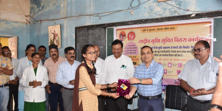 राष्ट्रीय कृमि मुक्ति दिवस : स्कूली बच्चों को कृमिनाशक दवा खिलाई गई 1 राष्ट्रीय कृमि मुक्ति दिवस : स्कूली बच्चों को कृमिनाशक दवा खिलाई गई