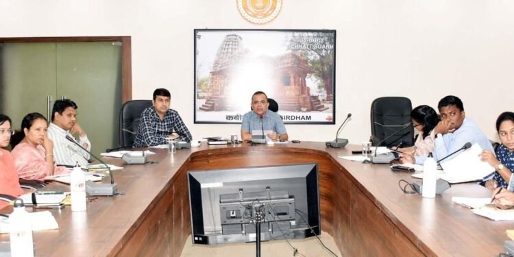 कलेक्टर ने प्रधानमंत्री जनमन योजना की क्रियान्वयन और स्वीकृत कार्यों की गहन समीक्षा की 1 कलेक्टर ने प्रधानमंत्री जनमन योजना की क्रियान्वयन और स्वीकृत कार्यों की गहन समीक्षा की