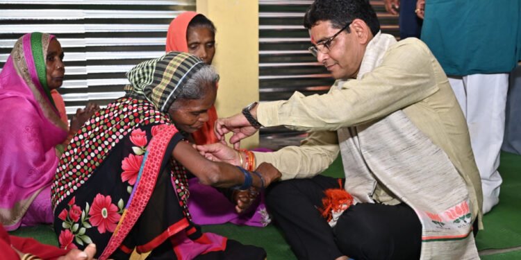 रायपुर : नर सेवा ही नारायण सेवा : मंत्री टंक राम वर्मा भारतीय कुष्ठ निवारण संघ सोंठी कात्रेनगर का किया भ्रमण 1 रायपुर : नर सेवा ही नारायण सेवा : मंत्री टंक राम वर्मा भारतीय कुष्ठ निवारण संघ सोंठी कात्रेनगर का किया भ्रमण