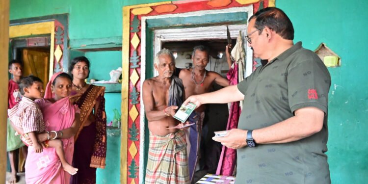 रायपुर : जनमन शिविर बम्हनी में 7 कमार सदस्यों को मौके पर ही मिला नया राशन कार्ड 1 रायपुर : जनमन शिविर बम्हनी में 7 कमार सदस्यों को मौके पर ही मिला नया राशन कार्ड