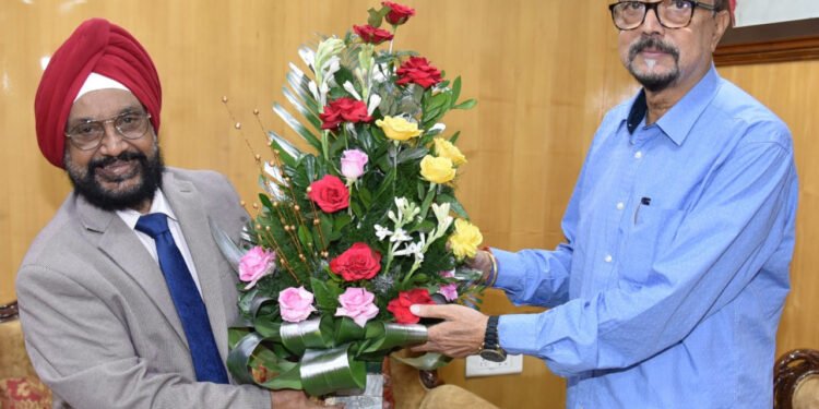 रायपुर : राज्यपाल  रमेन डेका से प्रमुख लोकायुक्त ने की भेंट