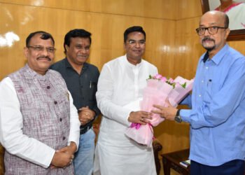 रायपुर : राज्यपाल  रमेन डेका से विधायक  सेन ने की सौजन्य मुलाकात